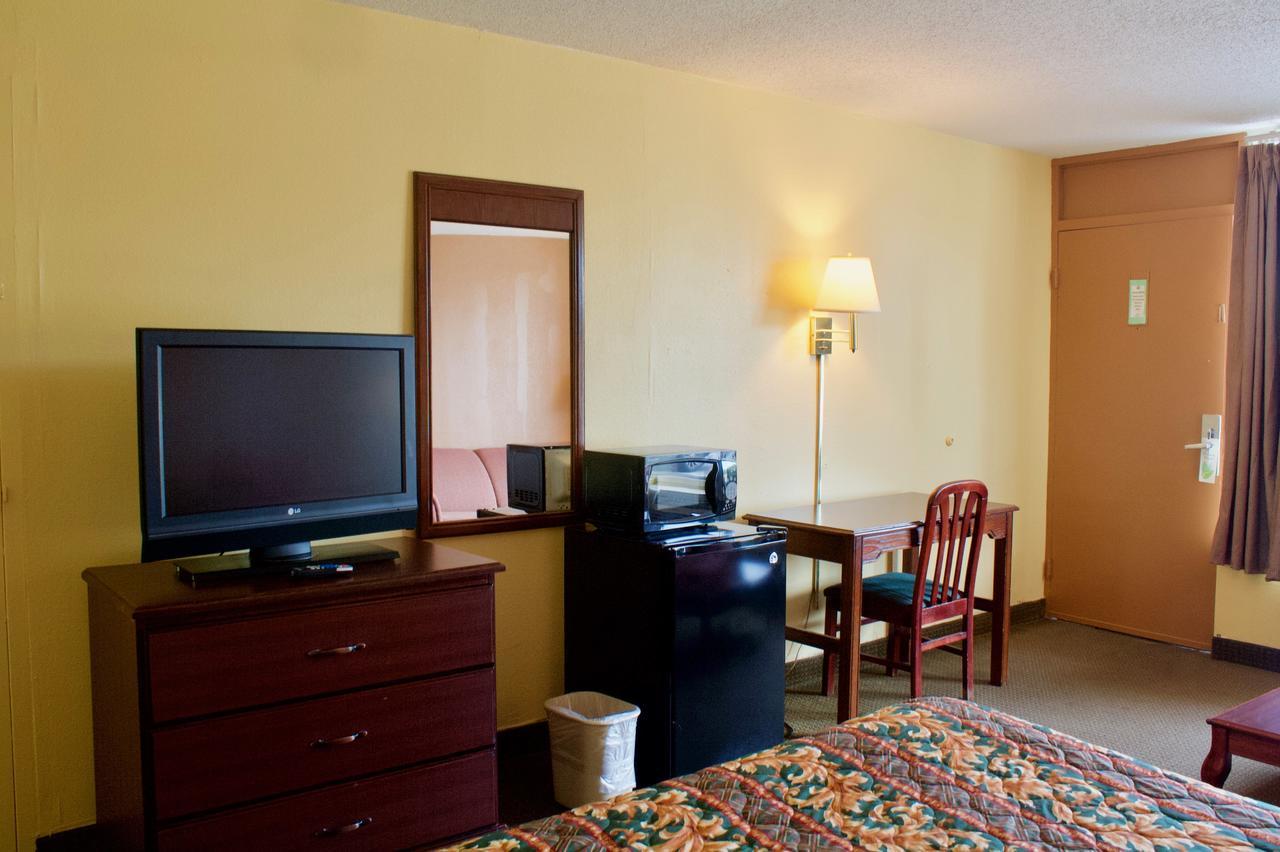 Rodeway Inn Monroe Exterior photo